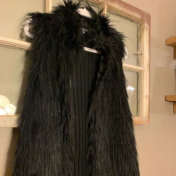 Adrianna Papell Jackets & Blazers - Adriana Papell Black Faux Fur Vest